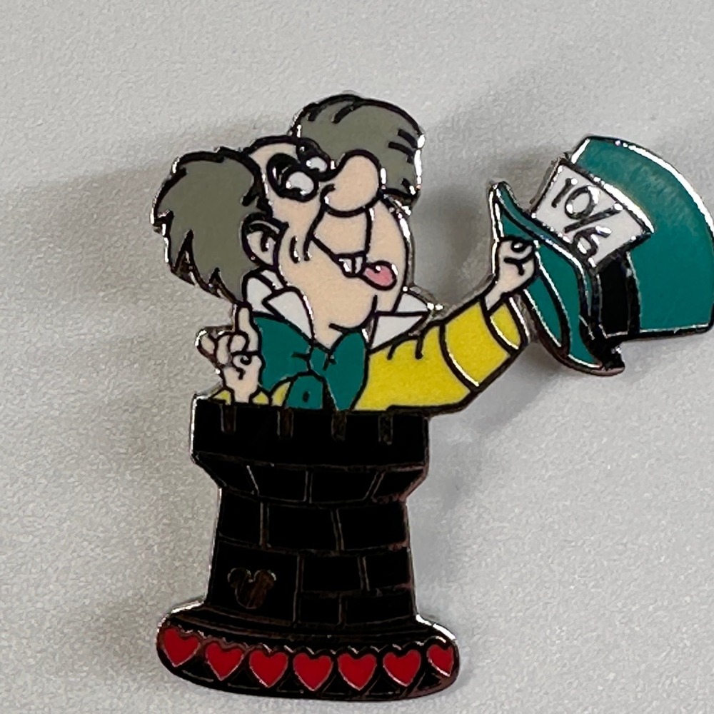 Disney Hidden Mickey Pin MAD HATTER ROOK Chess Piece Alice in Wonderland PP59818
